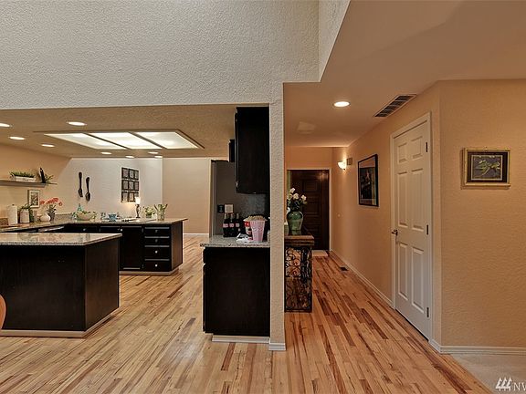 5th image of 15825 Village Green Dr Unit 16