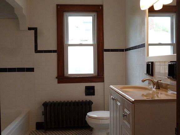 4th image of 307 Oak Hill Ave #2