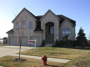 1st image of 24652 Cavendish Ave E