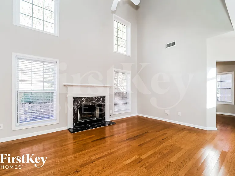5811 Buckner Creek Dr — Photo 2