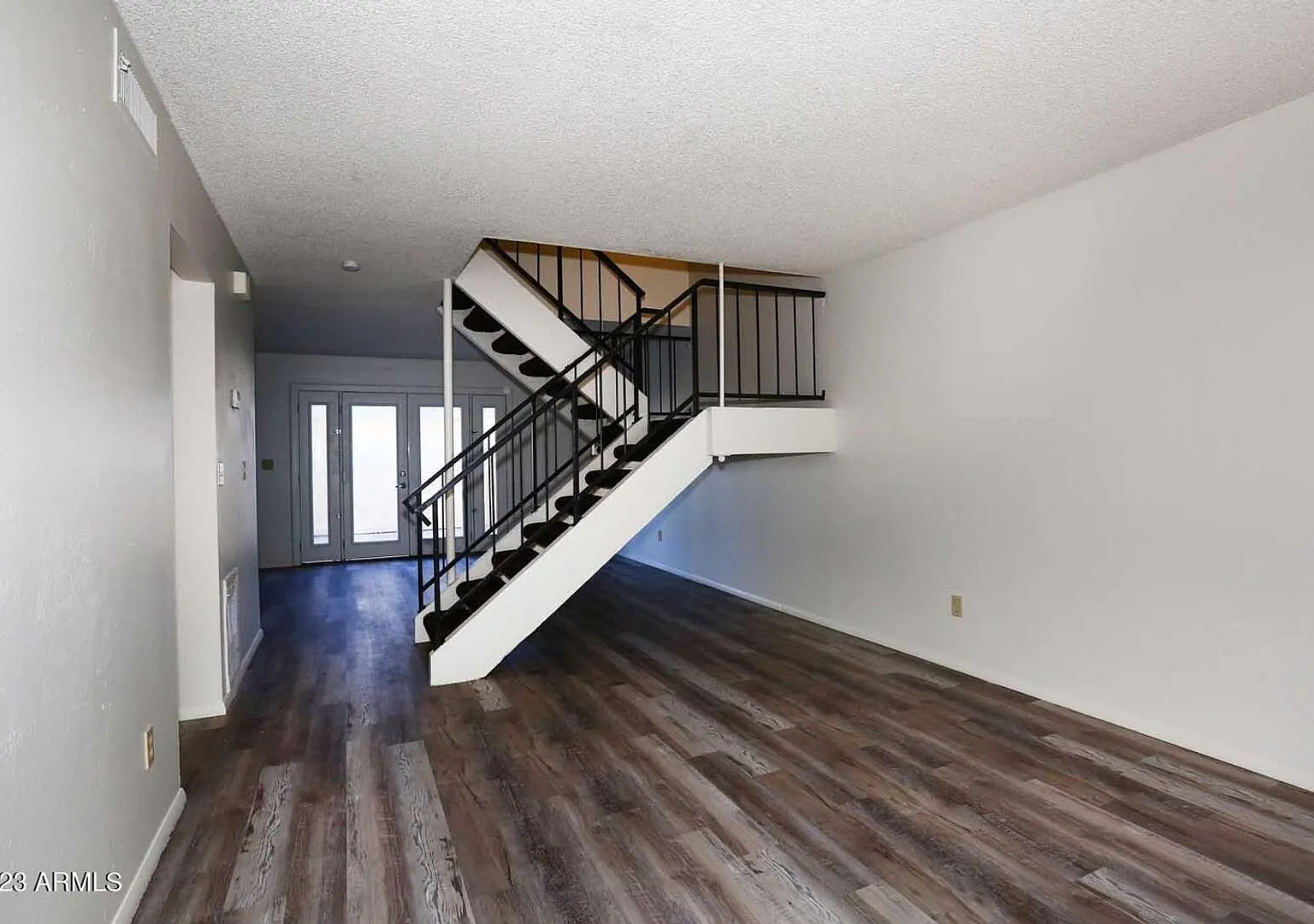Gorgeous 4-bedroom, 3-bath townhouse near ASU Tempe — Photo 2