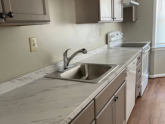 5th image of 2413 McCormick Rd
