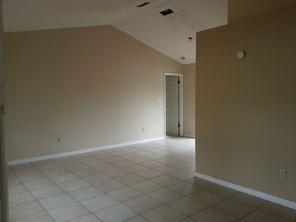 1st image of 4925 Parkway Blvd