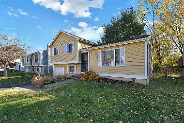 3 bed, 1.5 bath, 1480 sqft, $2,100 — Photo 2