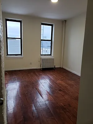 Rented by MCR Realty | media 5