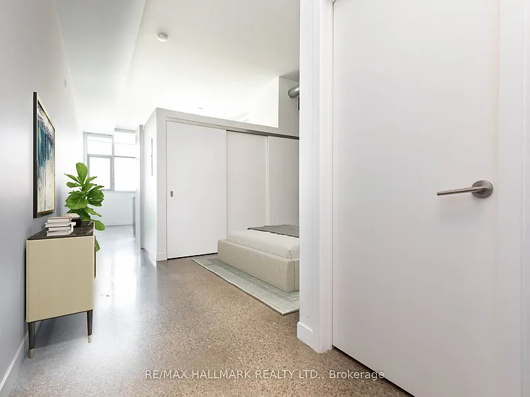 549 King St E #306 — Photo 21