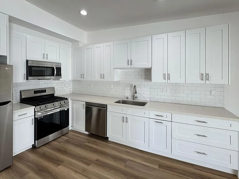 3630 Midvale Ave #1 — Photo 4
