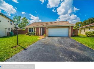 5951 Cornwall Ln, Davie, FL 33331