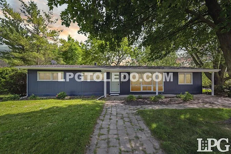 804 Village Trail Rd