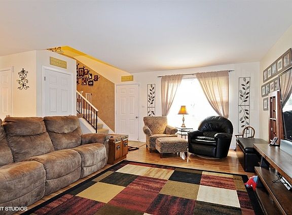 2nd image of 1123 Greensfield Dr