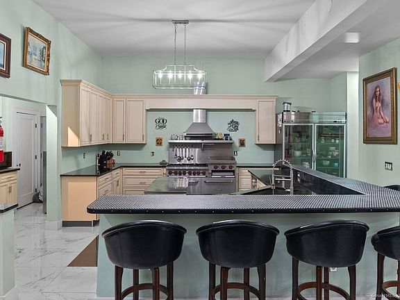 3rd image of 8 Tom Road