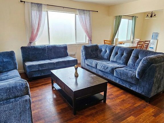 5th image of 727 N Main Ave