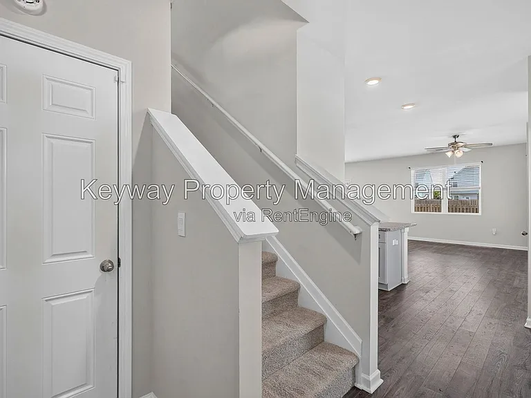 411 Shipwreck Dr — Photo 3
