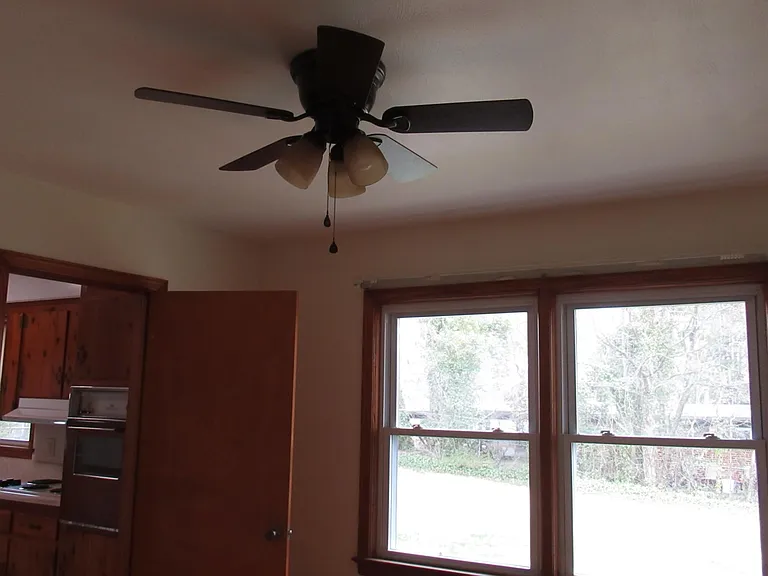 1011 Summit Ln NW — Photo 6