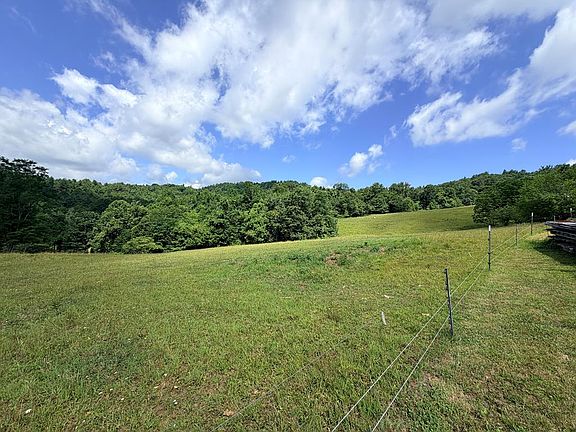 3rd image of 72 Fox Glen Rd