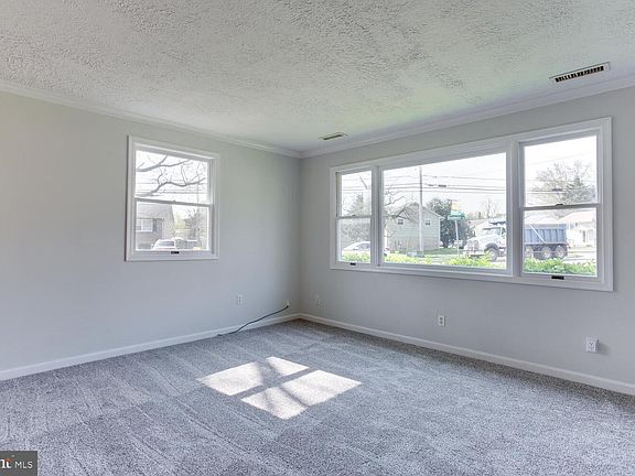 5th image of 790 Harmony Ave