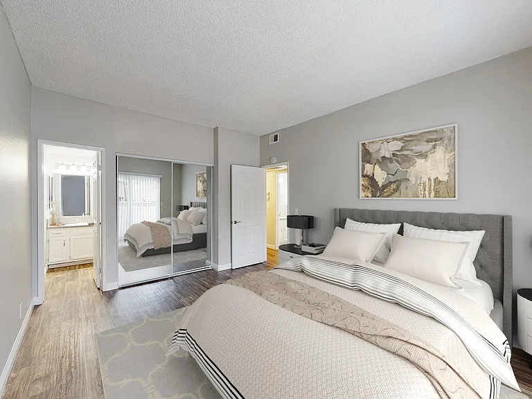 Calabria Apartments — Photo 6