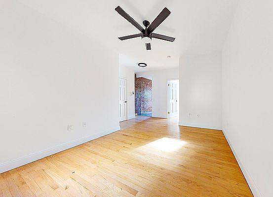 2nd image of 3115 32nd St APT 4