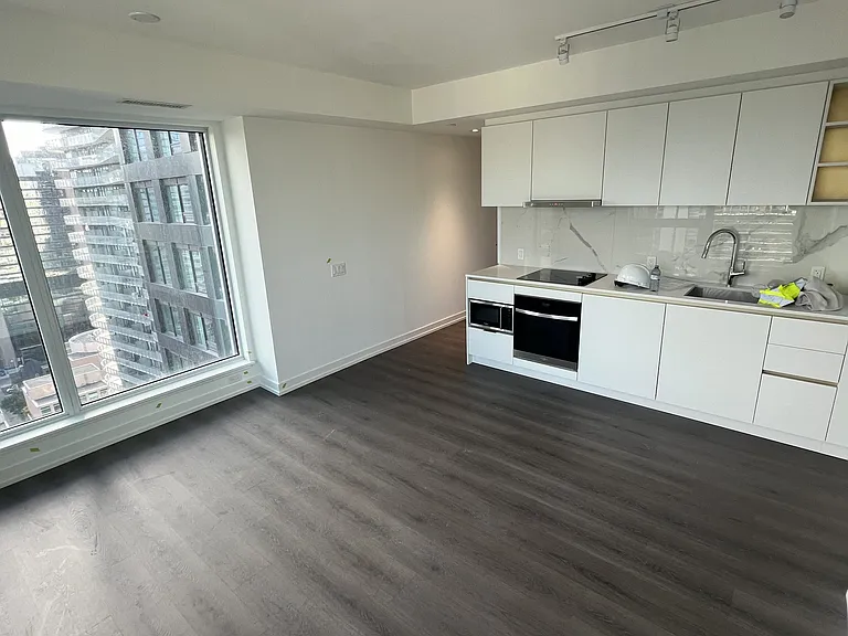 8 Wellesley St W #2709 — Photo 3