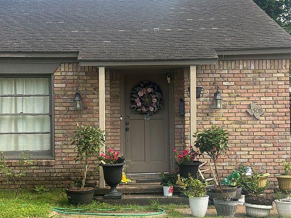 2nd image of 1508 E Texas Ave