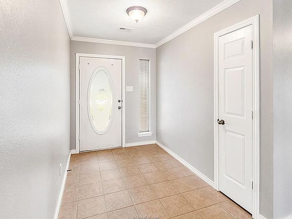 3rd image of 1301 Baywood Ln
