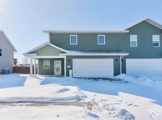 251 Sierra Park Dr, Hills, IA 52235