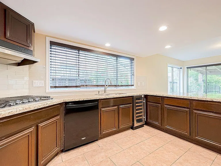 2039 Shorewood Ln — Photo 23