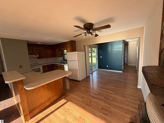 4th image of 1115 Park St