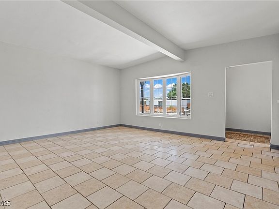 5th image of 3684 Hawaii Ave