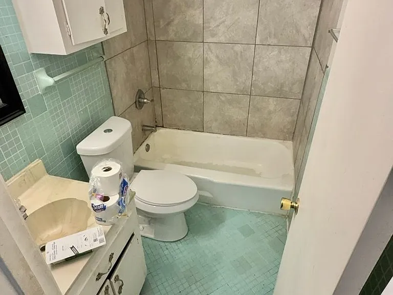 307 Canada St — Photo 16