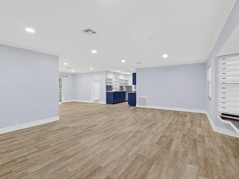 725 Heron Dr — Photo 8