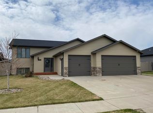 2341 8th St W, Dickinson, ND 58601