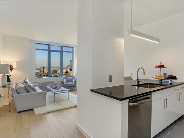 180 Myrtle Avenue image 1 of 17