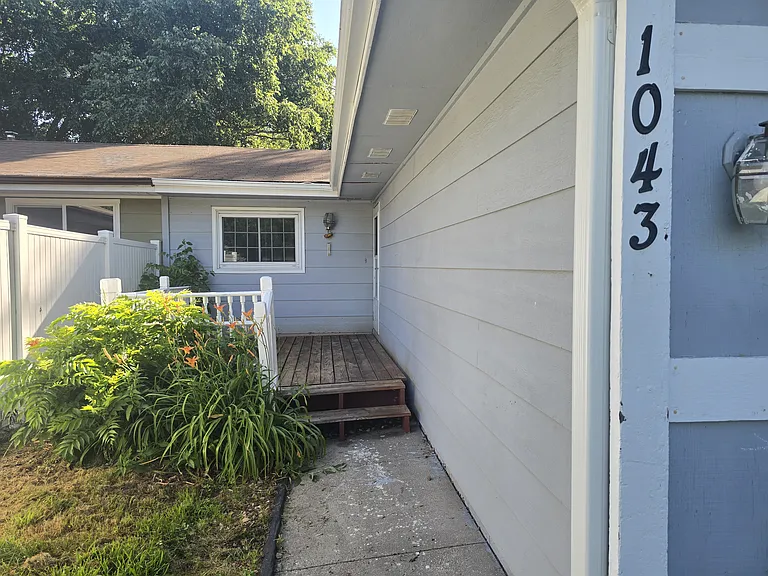 1043 Eastview Cir — Photo 13
