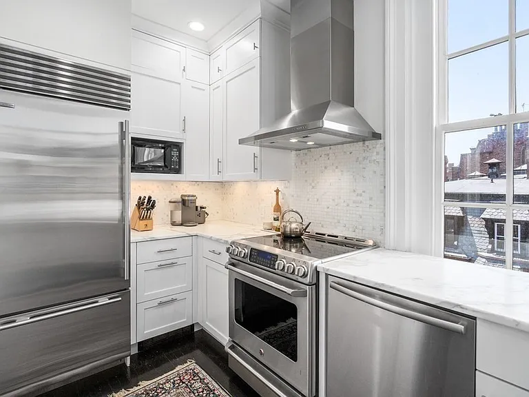285 Clarendon St #4 — Photo 9