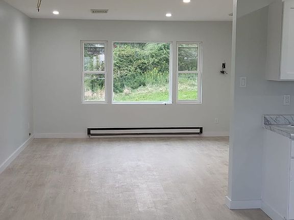 2nd image of 326 Budd Rd #B