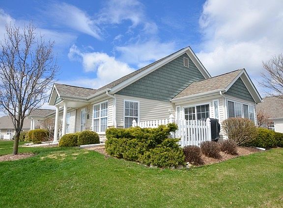 2nd image of 256 Lily Ln #256