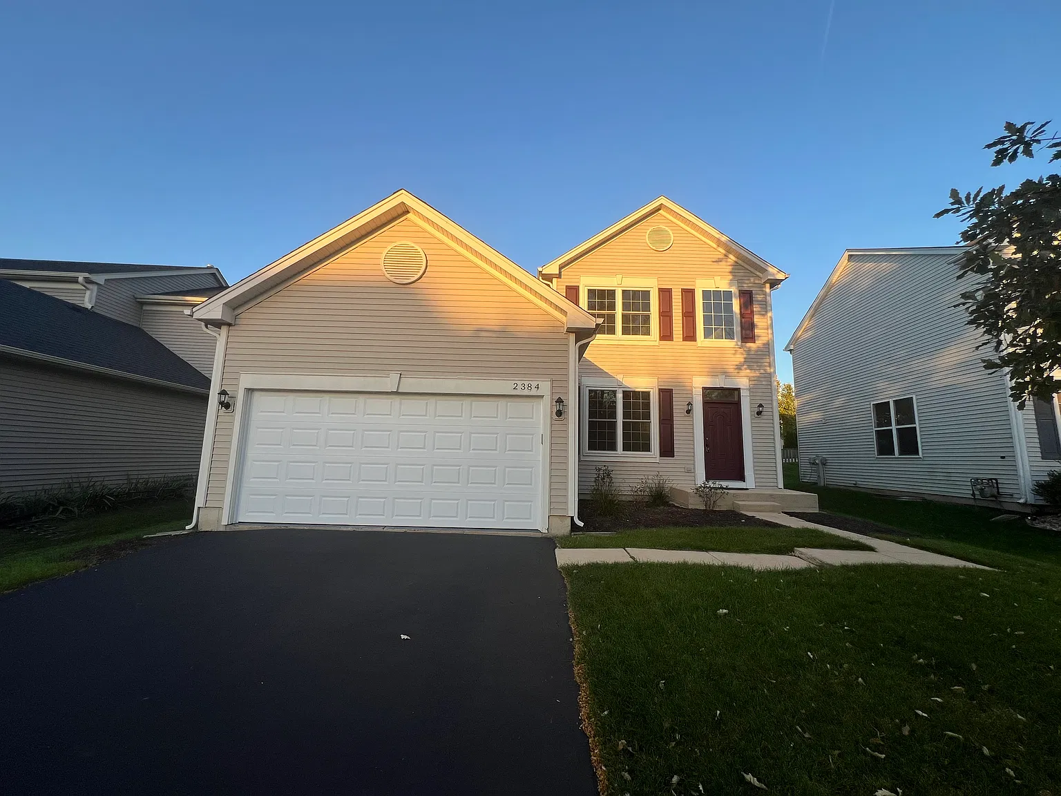 3 bed, 2.5 bath, 1856 sqft, $3,500 — Photo 2