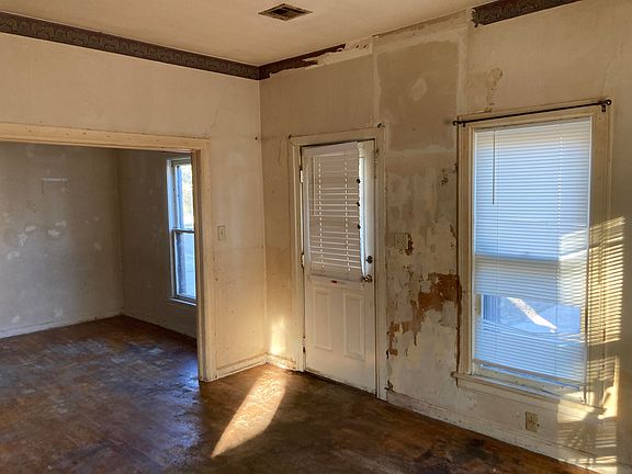 4th image of 625 N Houser Dr