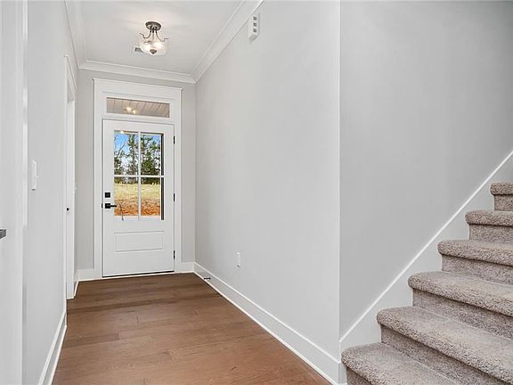 5th image of 320 Summerall Dr
