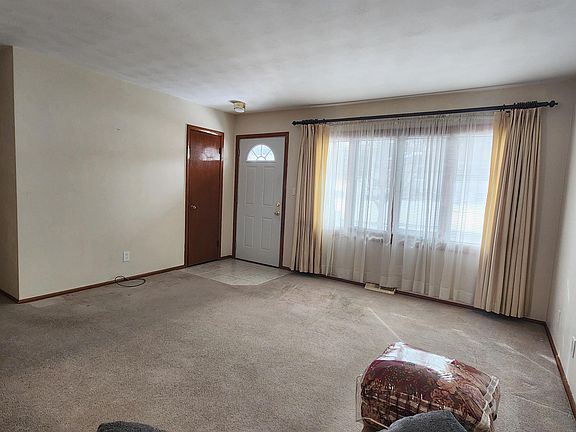 3rd image of 2204 Graham Cir