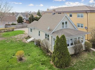 906 State St, Lemont, IL