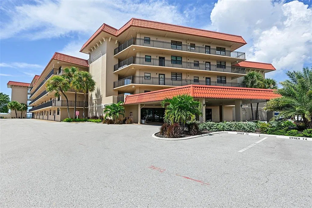 2 bed, 2.0 bath, 1103 sqft, $4,000 — Photo 3