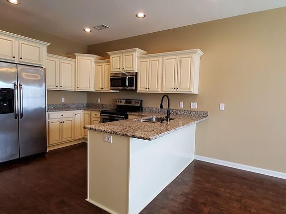 4th image of 908 Grand Teton Dr