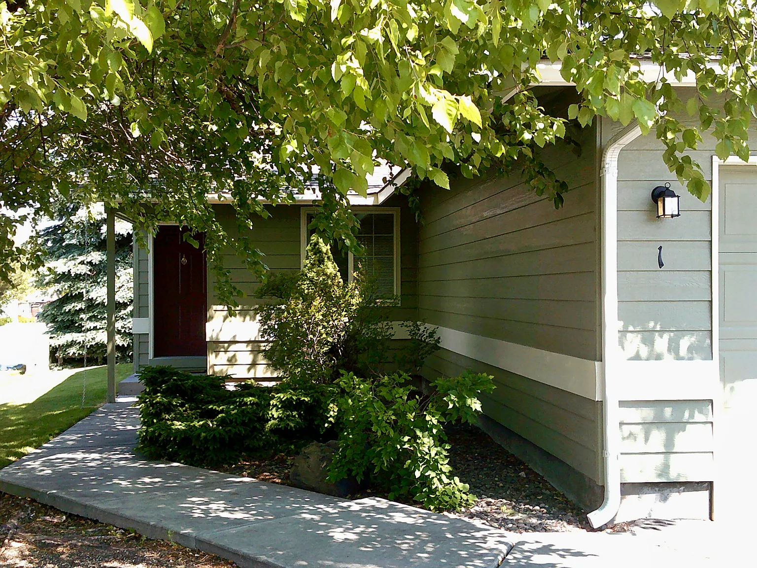 NE Dawson Dr, Bend — Photo 3