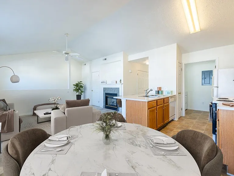 Avon Commons Apartment Homes — Photo 8