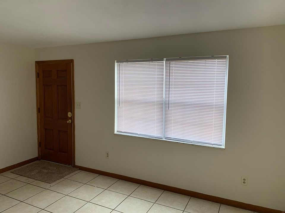 2nd image of 835 E Wheeling St APT 7