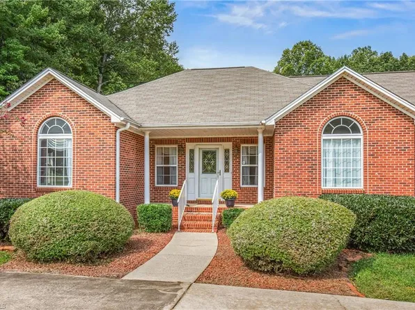 150 Arrowhead Dr, Kernersville, NC 27284