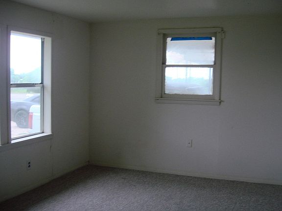 4th image of 306 E 26th St