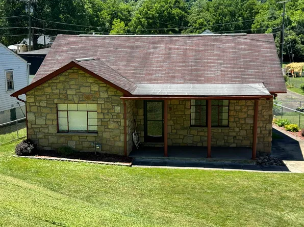 9 Greenridge Dr, Huntington, WV 25704